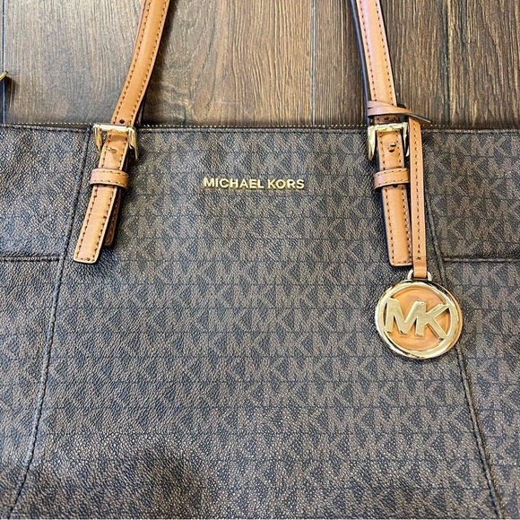 Michael Kors Brown Signature Jet Set Zip Top Tote - Picture 7 of 9
